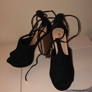 Black high heel from just fab never worn size 6